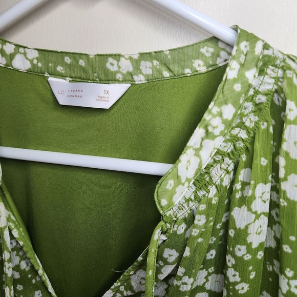 ❤️ Women's LC Lauren Conrad Green Floral Print Top Sz 1X - Picture 6 of 9